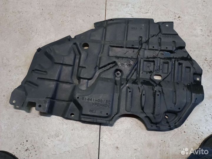 Пыльник двигателя правая Toyota Camry V50