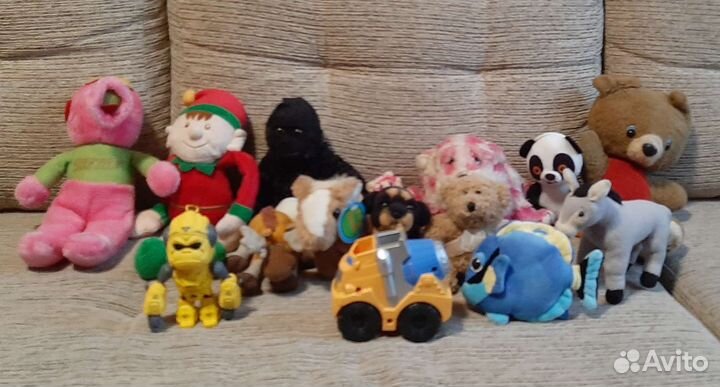 Зонт, игрушки, детские вещи