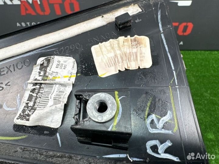 Накладка задней двери задняя правая Infiniti Qx50