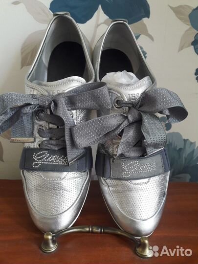 Кроссовки женские 38 размер guess