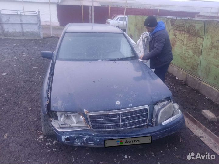 Mercedes-Benz C-класс 1.8 AT, 1995, битый, 270 000 км