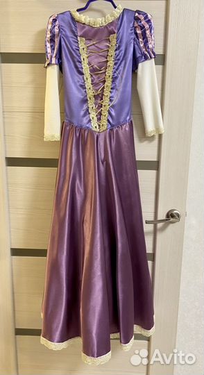 Костюм рапунцель с локонами и цветами