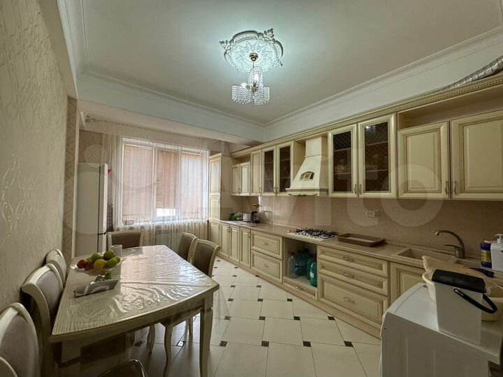 2-к. квартира, 85 м², 8/10 эт.