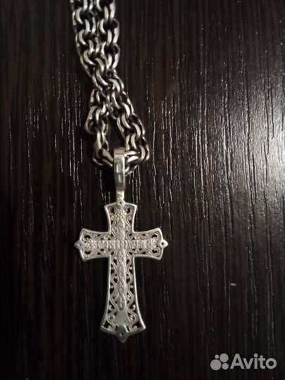 Серебряная цепь с крестиком