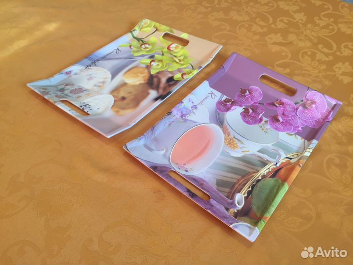 Подносы пластиковые, в наличии 8 штук