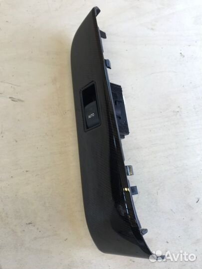 Кнопка стеклоподъемника задняя правая Toyota Camry