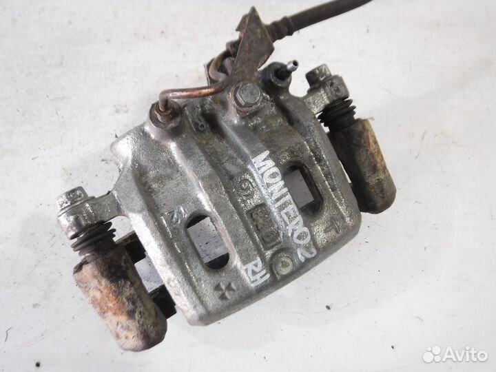 Суппорт передний правый Mitsubishi Montero II