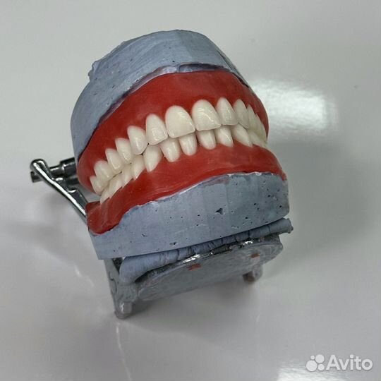 Зуботехническая лаборатория. Зубной техник