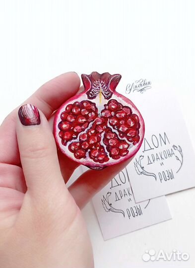 Брошь ручной работы гранатик