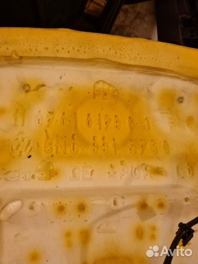 Обшивка сиденья Volkswagen Tiguan 1 2010