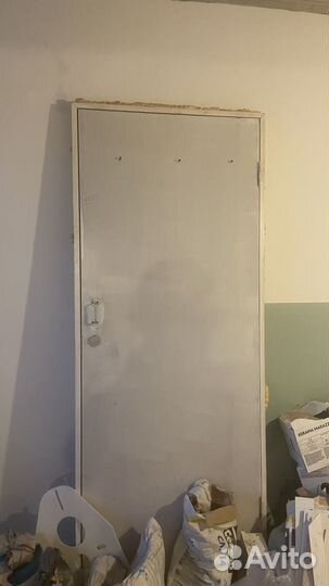 Дверь деревянная в коробе