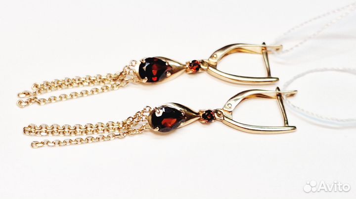 Золотые серьги с камнем