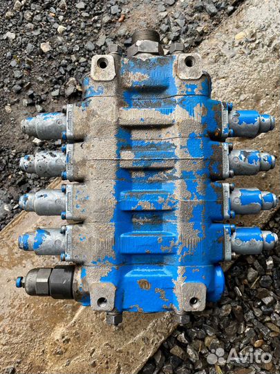 Гидрораспределитель на экскаватор