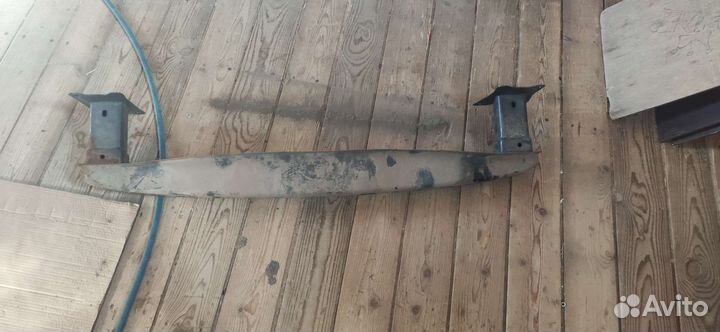 Продам усилитель бампера для Jetta 6