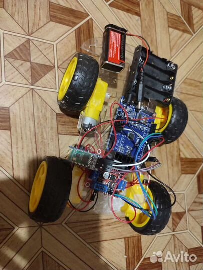 Робот на Arduino uno