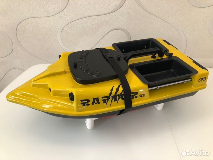 Карповый кораблик c GPS Favorite raptor