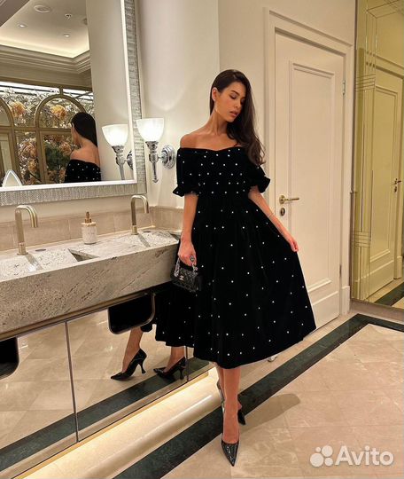 Бархатное платье в длине миди