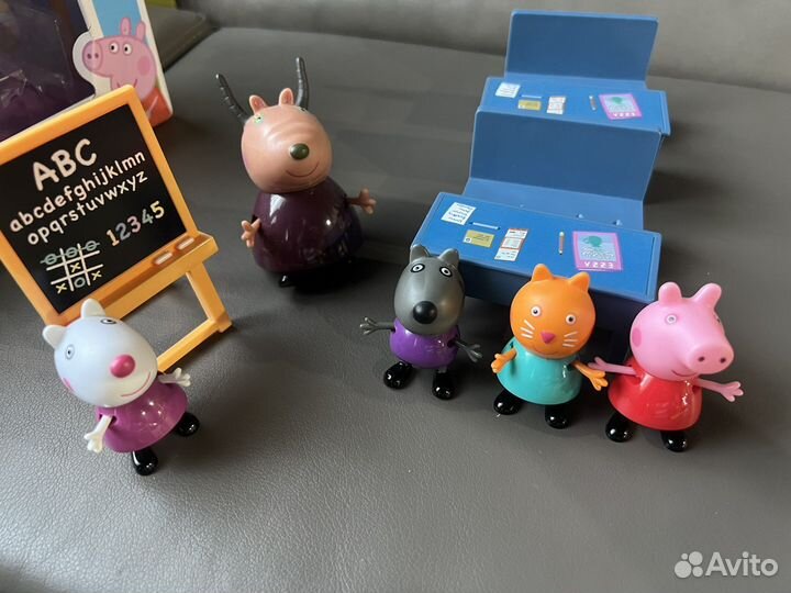 Детские игрушки наборы Свинка Пеппа школа машина