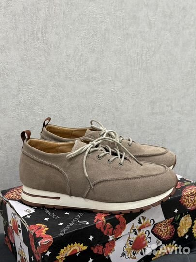 Кроссовки женские