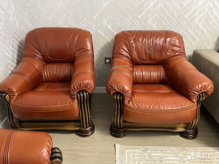 Кожаный диван