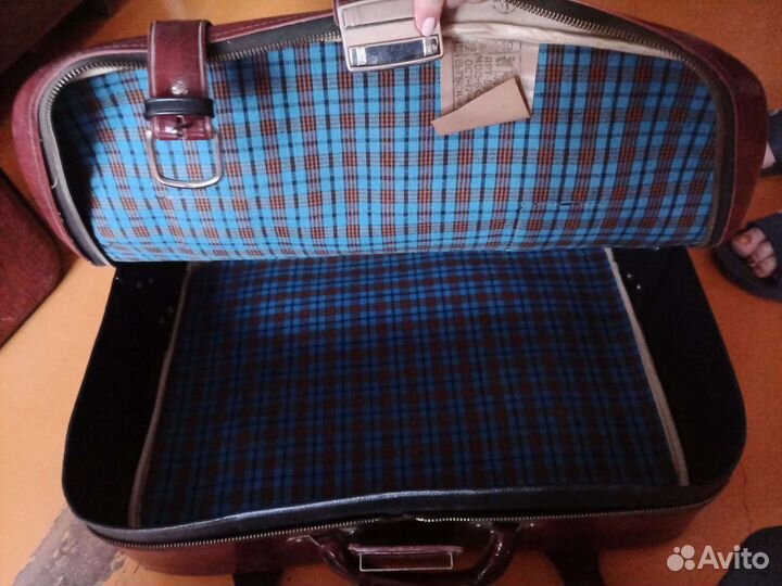 Ретро чемоданы, а также баллон воздушный V-1 литр