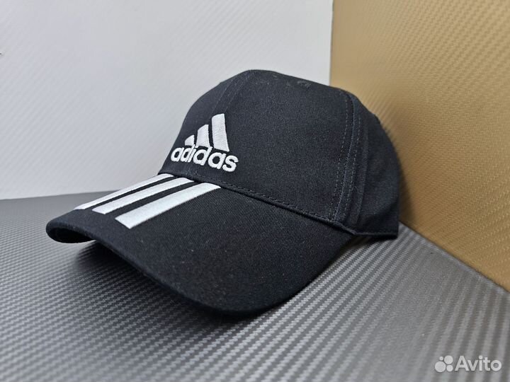 Бейсболка мужская Adidas чёрная с белым логотипом