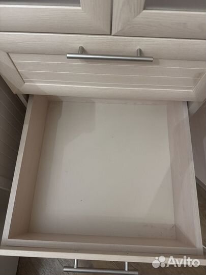 Шкаф угорвой с зеркалом