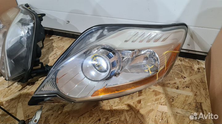 Ксеноновые фары Ford Kuga 1