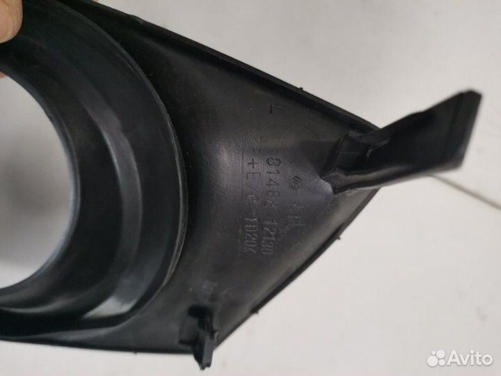 Накладка противотуманной фары передняя левая