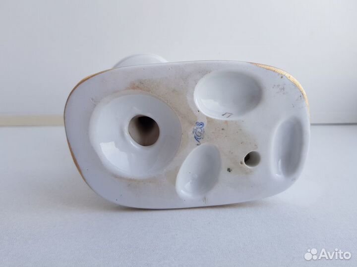 Статуэтка СССР - юный пушкин за столом. лфз