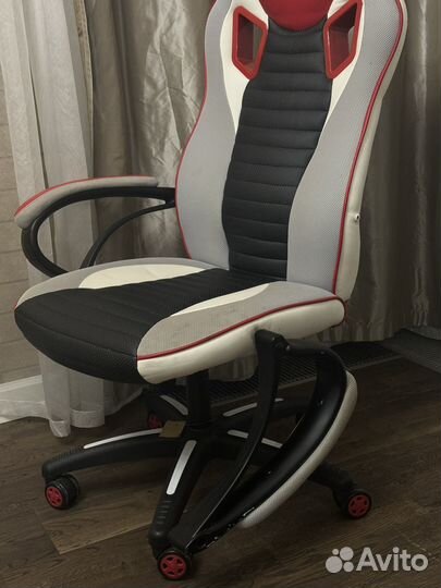 Компьютерное кресло