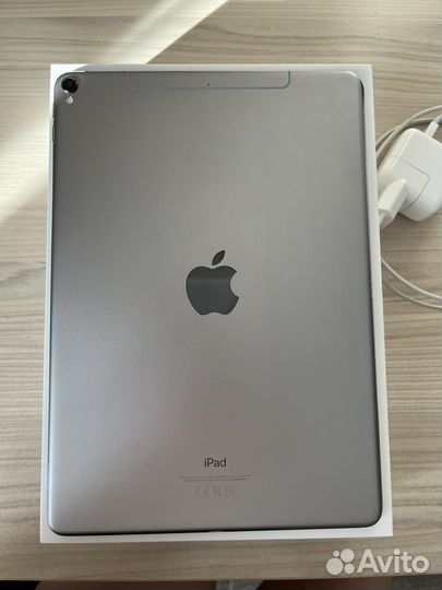iPad pro 10,5. Apple pensil. Клавиатура. Чехлы
