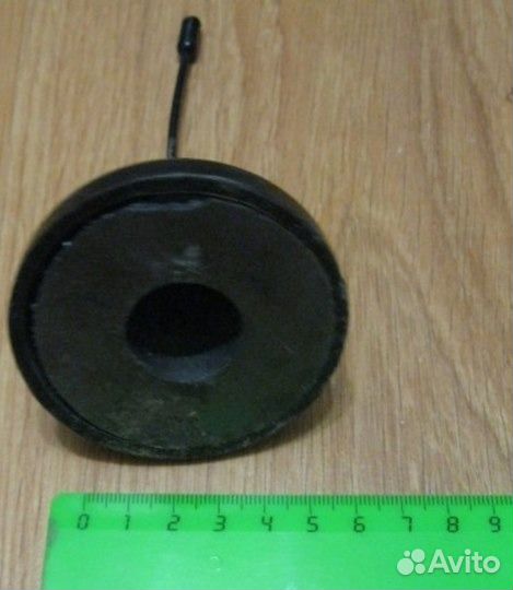 Автомобильная малая антенна на магнитном основании