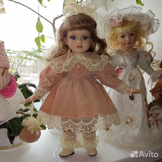 Кукла фарфоровая коллекционная