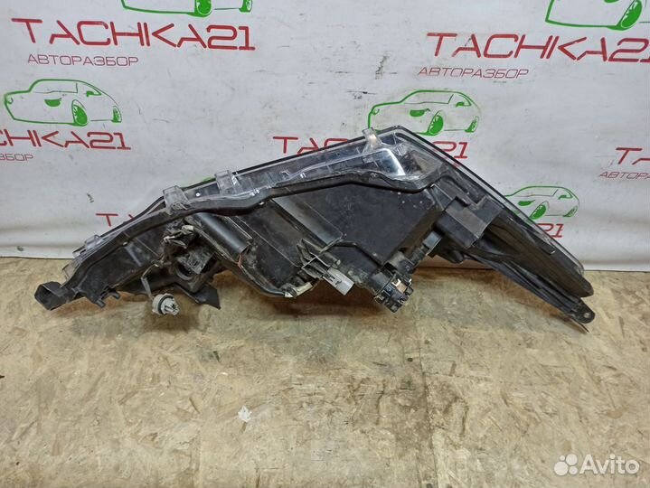 Фара левая toyota Corolla E180 (2015-2019)