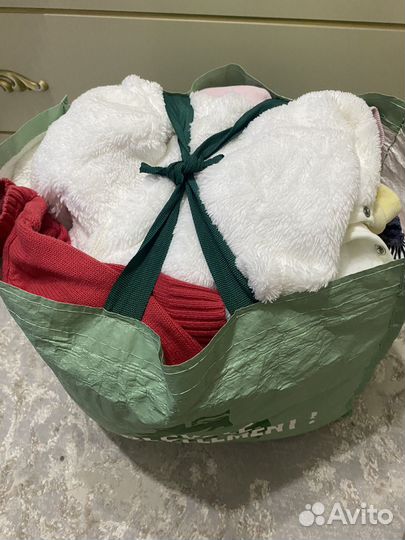 Пакет с вещами, отдам за 3т