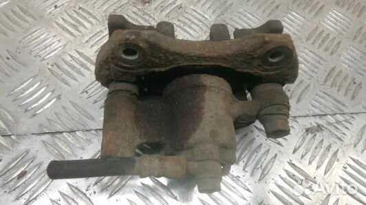 Суппорт тормозной задний левый toyota camry V30 (Y