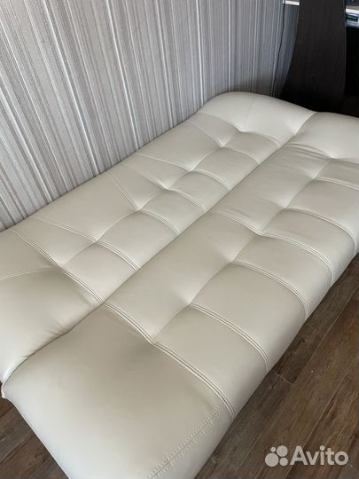 Кожаный диван бу