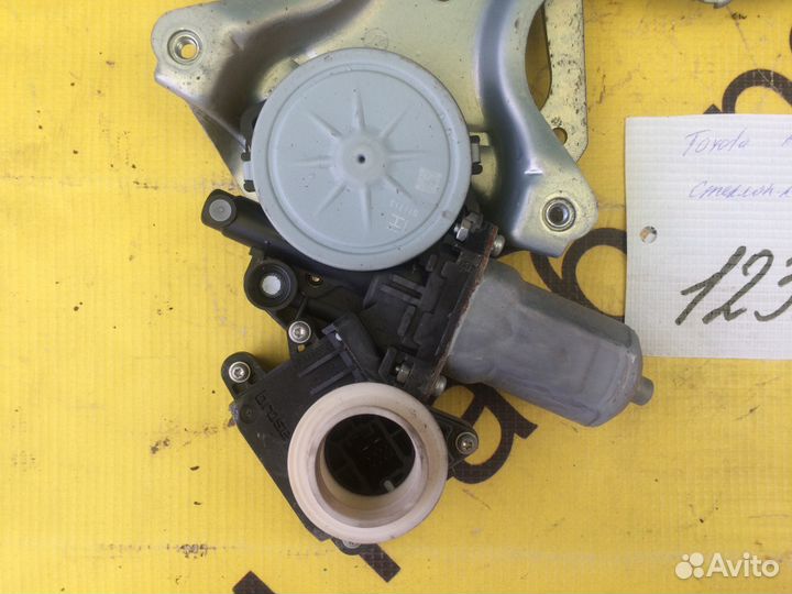 Стеклоподъемник передний левый Toyota Auris 2008