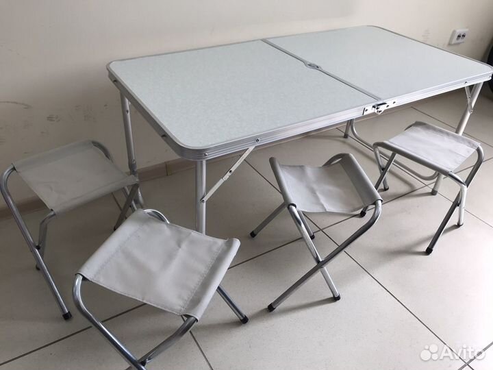 Стол складной со стульями. Новый
