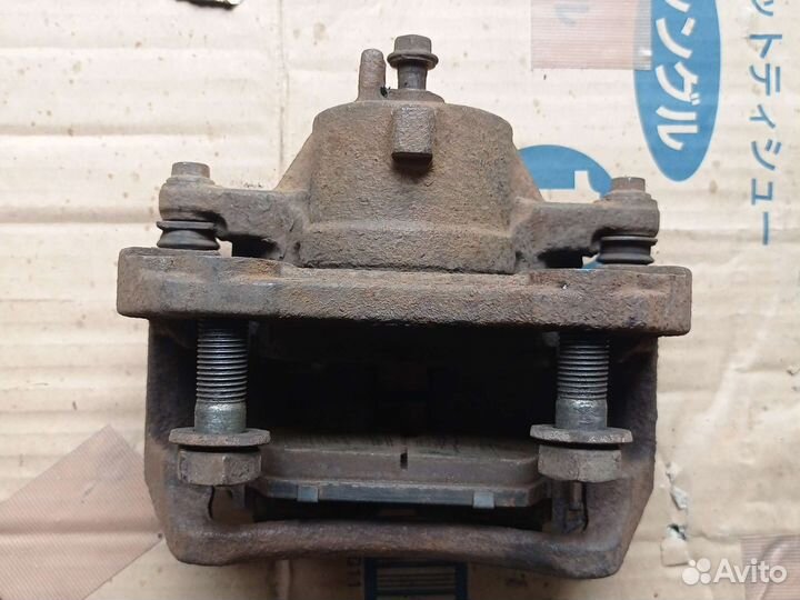 Суппорт перед Nissan Primera P12 оригинал