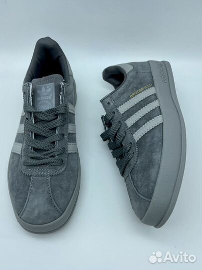 Кроссовки adidas broomfield