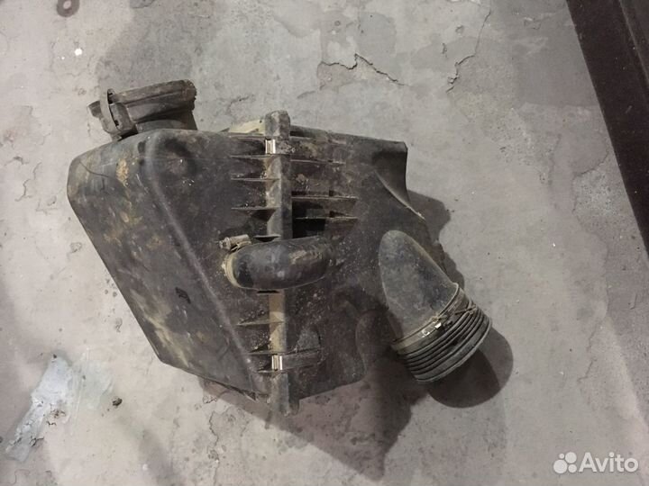 Корпус воздушного фильтра бмв е38