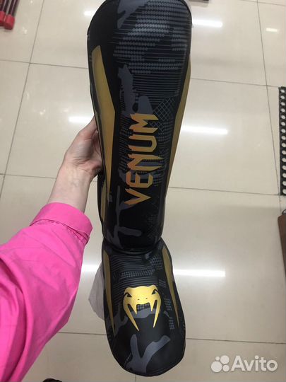 Защита голени Venum черно-серая с золотым