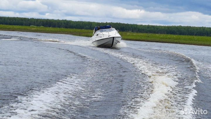 Туристическая прогулка на катере. Аренда катера