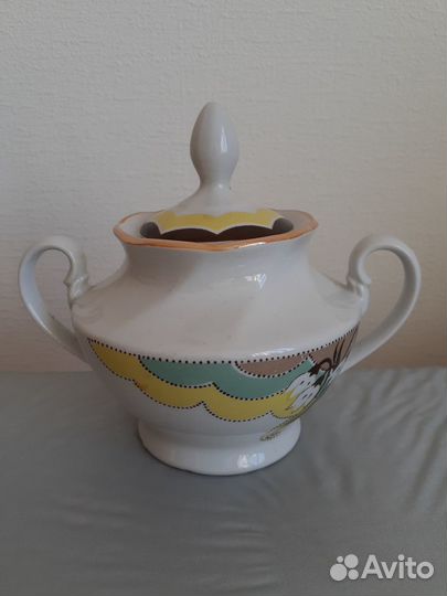 Продаю сахарницу
