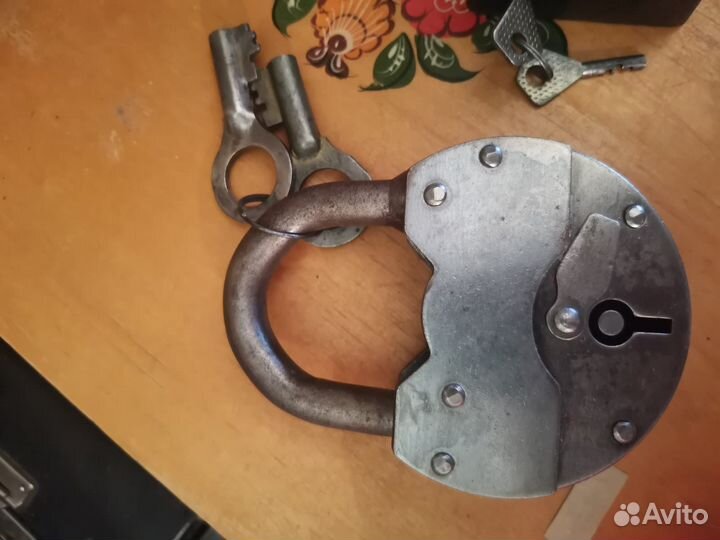 Замок гаражный с ключами времён СССР-2 штуки