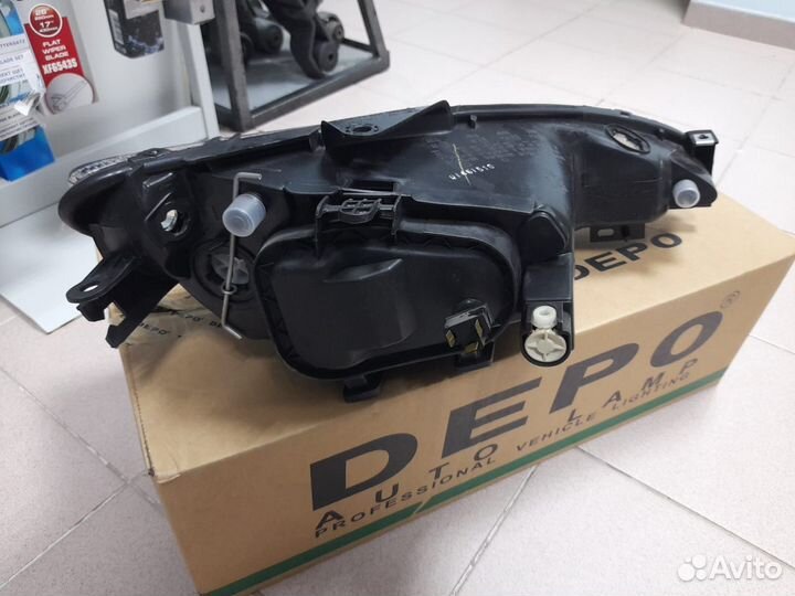 Фара левая Peugeot 206