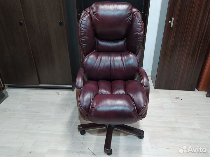 Кресло руководителя Барон кожа/дерево Новое
