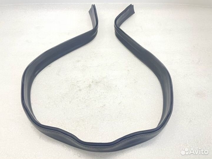 Уплотнитель капота Mercedes-Benz E-Class W212 3.5